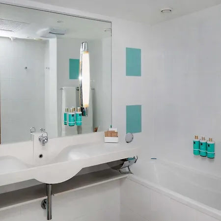 Novotel London West-3